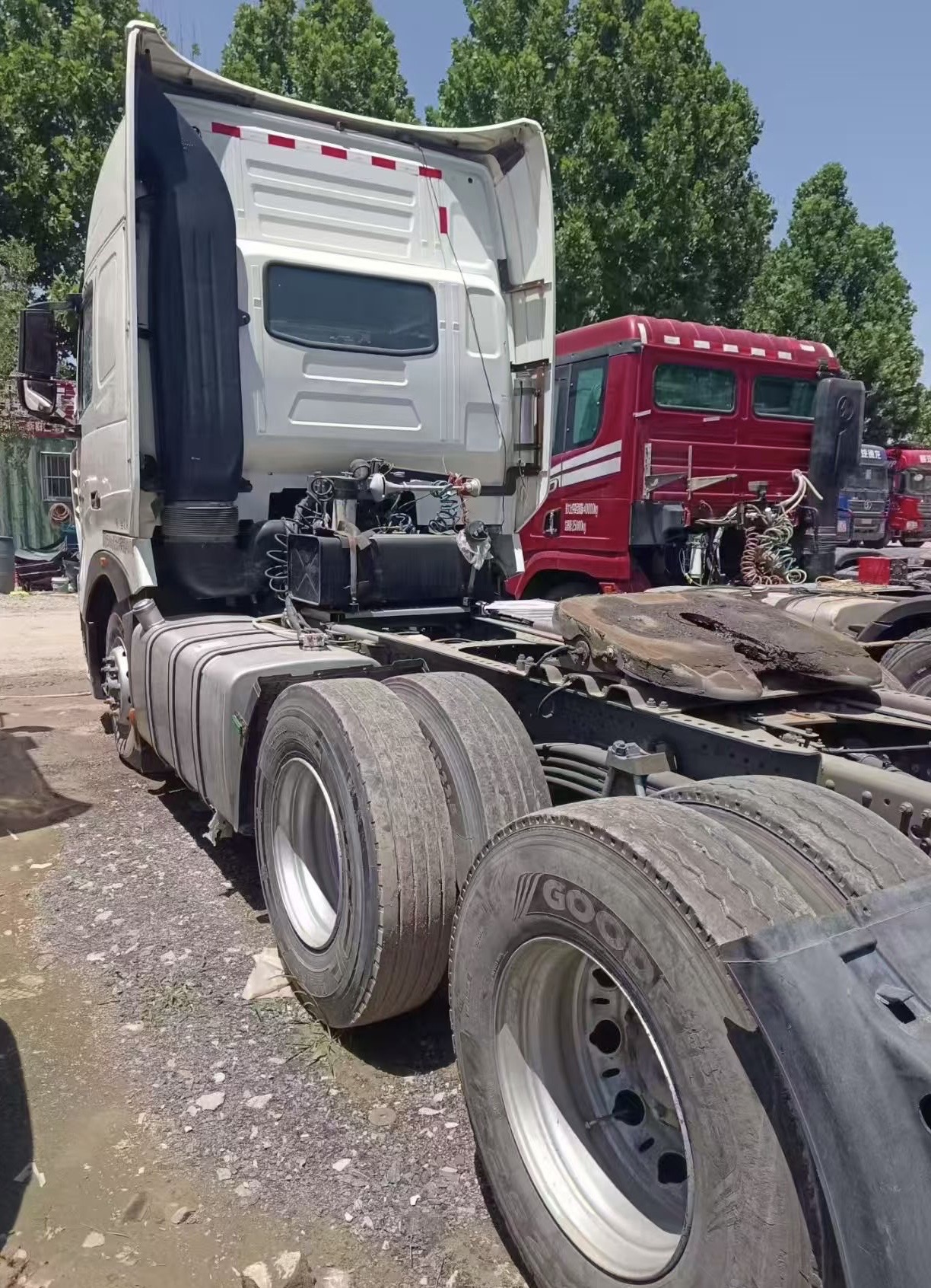 Howo T7, tractor 4*6 - Image 3