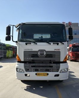 Hino 700